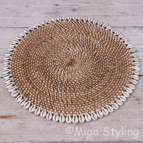 Tischset mit Kaurimuschel