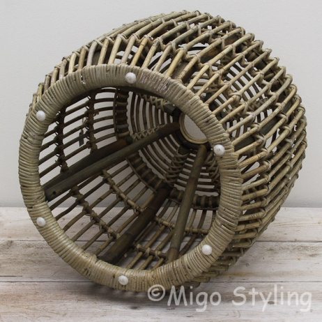 Rattanhocker mit Kissen