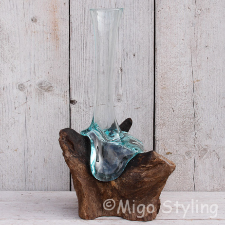 Mini Tropfenvase aus Glas auf Holz (b)