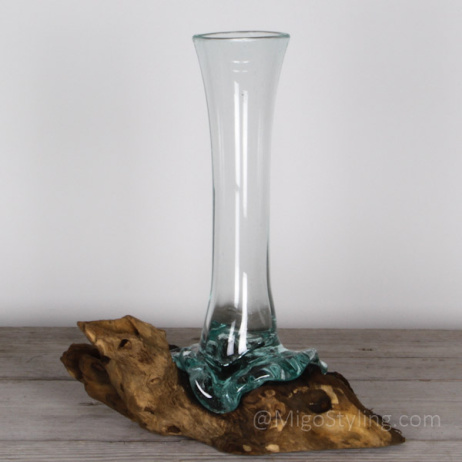 Mini Tropfenvase aus Glas auf Holz (a)