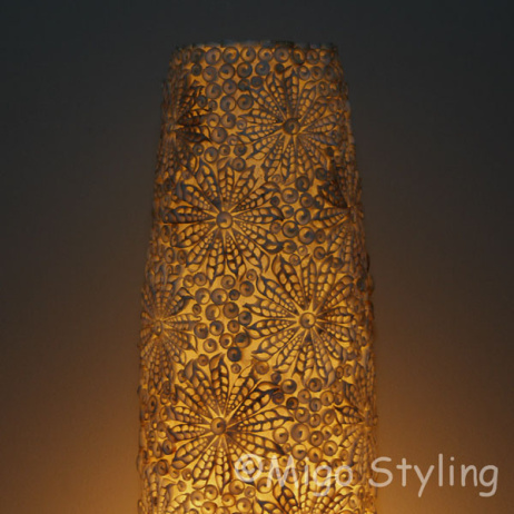 Tischlampe Blumenmuster Kegelschalen Sandfarbe
