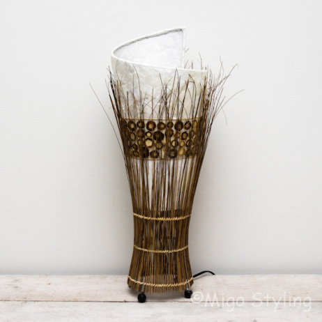 Tischlampe Capiz aus Muscheln und dunklem Bambus