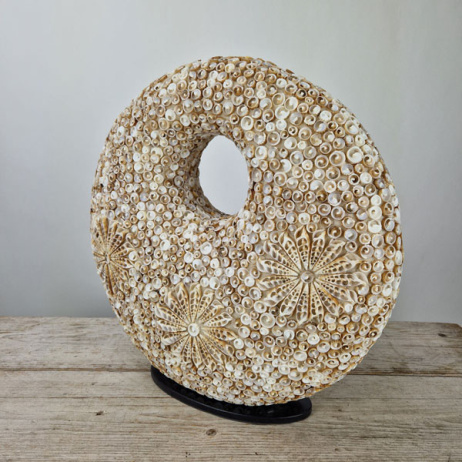 Tischlampe Donut-Design in Sandfarbe