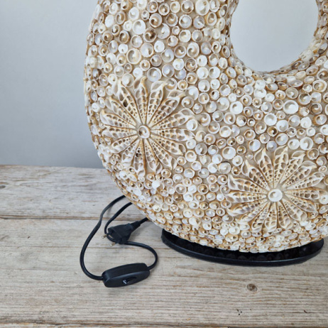 Tischlampe Donut-Design in Sandfarbe