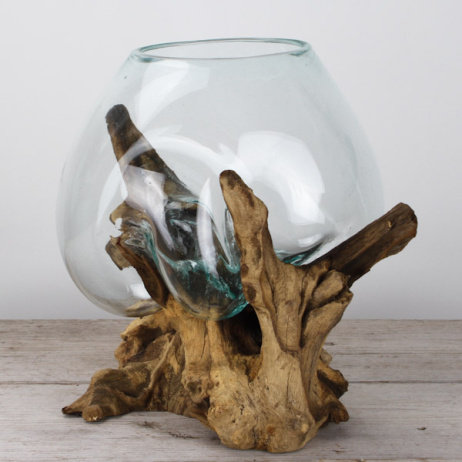 Vase auf einem Wurzelstrunk (c)