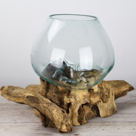 Tropfenvase aus Glas auf Holz (a)