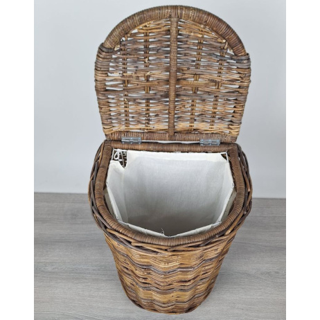 Wäschekorb halbrund aus braunem Rattan