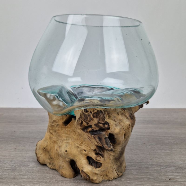 Glazen druppelvaas op hout (h)