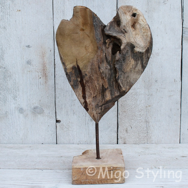 Houten hart op standaard 