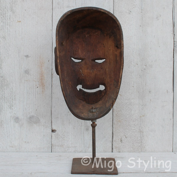 Houten masker op standaard bruin 
