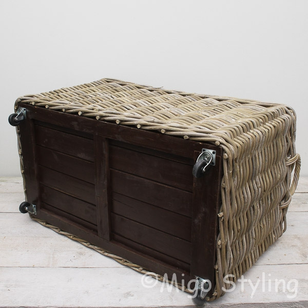 Houtmand (M) op wielen grey rotan L50 x B50 x H48