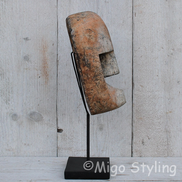 Masker hout op standaard (b)
