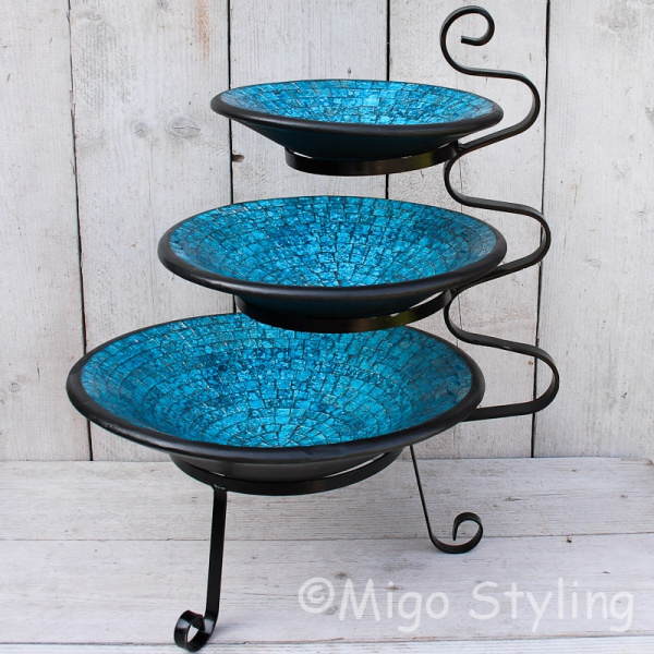 Mozaikschalen blauw rond op een etagere 