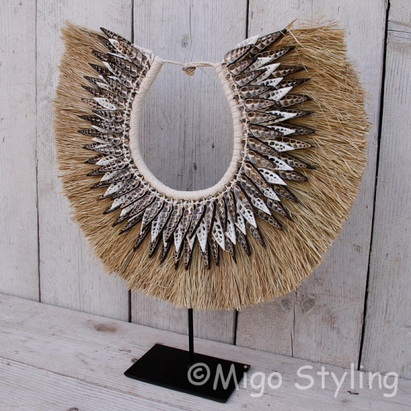 Schelpenketting zeegras op standaard