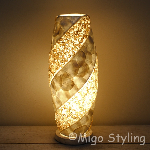 Tischlampe Muscheln Design Spiral sandfarbe H50 cm 