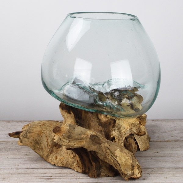 Tropfenvase aus Glas auf Holz (a)
